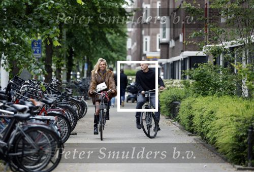 Amsterdam 1 juni 2023
Matthijs de Ligt en zijn vriendin Annekee Molenaar op de fiets in Amsterdam.