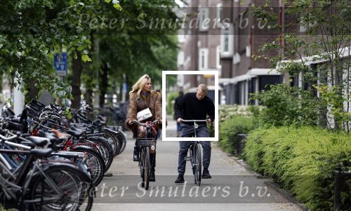 Amsterdam 1 juni 2023
Matthijs de Ligt en zijn vriendin Annekee Molenaar op de fiets in Amsterdam.