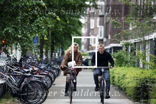Amsterdam 1 juni 2023
Matthijs de Ligt en zijn vriendin Annekee Molenaar op de fiets in Amsterdam.