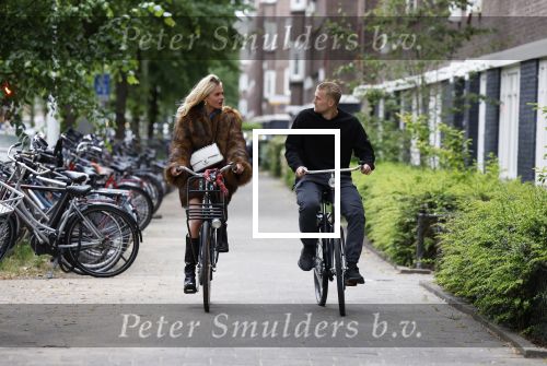 Amsterdam 1 juni 2023
Matthijs de Ligt en zijn vriendin Annekee Molenaar op de fiets in Amsterdam.
