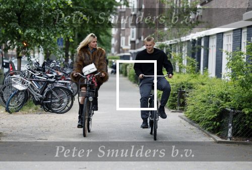 Amsterdam 1 juni 2023
Matthijs de Ligt en zijn vriendin Annekee Molenaar op de fiets in Amsterdam.