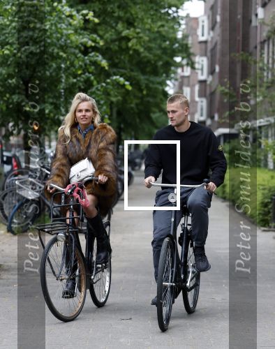 Amsterdam 1 juni 2023
Matthijs de Ligt en zijn vriendin Annekee Molenaar op de fiets in Amsterdam.