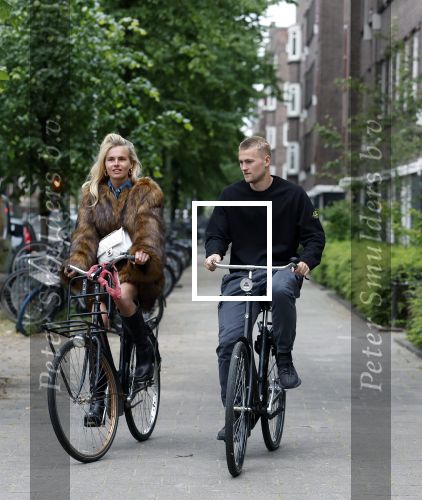 Amsterdam 1 juni 2023
Matthijs de Ligt en zijn vriendin Annekee Molenaar op de fiets in Amsterdam.