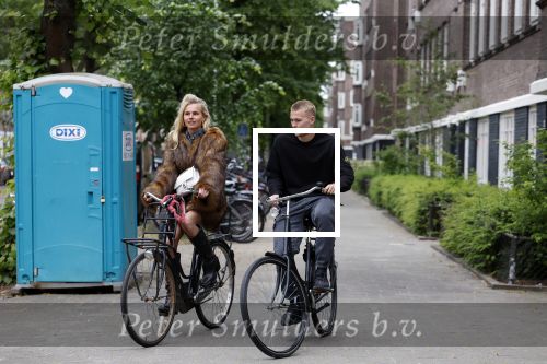 Amsterdam 1 juni 2023
Matthijs de Ligt en zijn vriendin Annekee Molenaar op de fiets in Amsterdam.