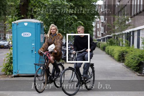 Amsterdam 1 juni 2023
Matthijs de Ligt en zijn vriendin Annekee Molenaar op de fiets in Amsterdam.