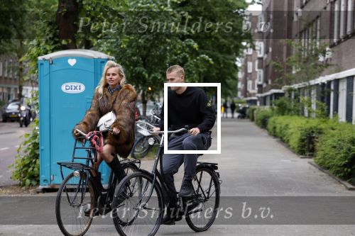 Amsterdam 1 juni 2023
Matthijs de Ligt en zijn vriendin Annekee Molenaar op de fiets in Amsterdam.
