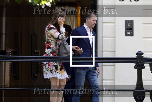 Amsterdam 6 juni 2023
Michiel Mol en zijn vrouw Marloes Mens verlaten het Waldorf ASstoria Hotel. Ze zijn vandaag 5 jaar getrouwd.