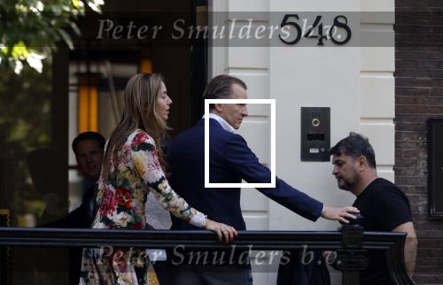 Amsterdam 6 juni 2023
Michiel Mol en zijn vrouw Marloes Mens verlaten het Waldorf ASstoria Hotel. Ze zijn vandaag 5 jaar getrouwd.