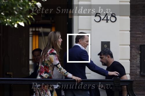 Amsterdam 6 juni 2023
Michiel Mol en zijn vrouw Marloes Mens verlaten het Waldorf ASstoria Hotel. Ze zijn vandaag 5 jaar getrouwd.