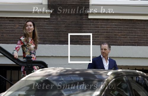 Amsterdam 6 juni 2023
Michiel Mol en zijn vrouw Marloes Mens verlaten het Waldorf ASstoria Hotel. Ze zijn vandaag 5 jaar getrouwd.