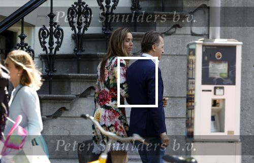 Amsterdam 6 juni 2023
Michiel Mol en zijn vrouw Marloes Mens verlaten het Waldorf ASstoria Hotel. Ze zijn vandaag 5 jaar getrouwd.