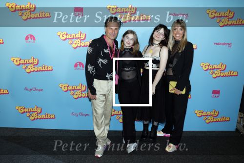 Amsterdam 276 juni 2023
Premiere Candy en Bonita in Pathe de Munt . Nienke Romer is de regisseur.
Nienke Romer met partner Frederik Brom en hun kinderen