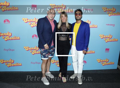 Amsterdam 276 juni 2023
Premiere Candy en Bonita in Pathe de Munt . Nienke Romer is de regisseur.
Nienke Romer met partner Frederik Brom