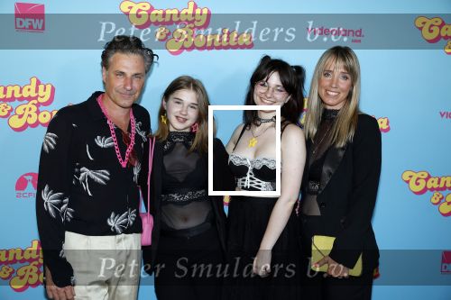 Amsterdam 276 juni 2023
Premiere Candy en Bonita in Pathe de Munt . Nienke Romer is de regisseur.
Nienke Romer met partner Frederik Brom en hun kinderen