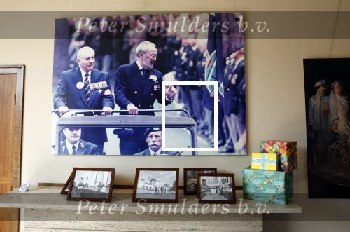 Soestdijk 15 juni 2023
Opnames van de grote sinterklaasfilm op paleis Soestdijk . Op kantoor staan nog foto\'s van oa Prins Berenhard en Prinses Juliana  ,de kluis en div Boeken
