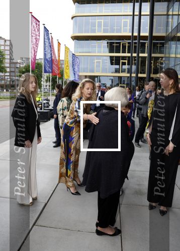 Amsterdam 1 juni 2023
Openingsavond van Holland festival in Amsterdam.
Aanwezig oa Prinses Beatrix Prinses Mabel en haar dochter Zaria.