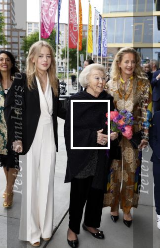 Amsterdam 1 juni 2023
Openingsavond van Holland festival in Amsterdam.
Aanwezig oa Prinses Beatrix Prinses Mabel en haar dochter Zaria.