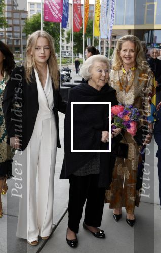 Amsterdam 1 juni 2023
Openingsavond van Holland festival in Amsterdam.
Aanwezig oa Prinses Beatrix Prinses Mabel en haar dochter Zaria.