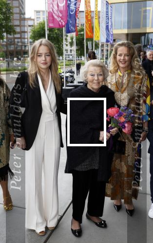 Amsterdam 1 juni 2023
Openingsavond van Holland festival in Amsterdam.
Aanwezig oa Prinses Beatrix Prinses Mabel en haar dochter Zaria.