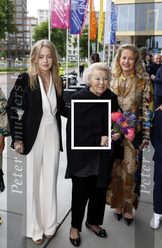 Amsterdam 1 juni 2023
Openingsavond van Holland festival in Amsterdam.
Aanwezig oa Prinses Beatrix Prinses Mabel en haar dochter Zaria.