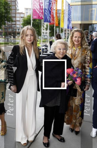 Amsterdam 1 juni 2023
Openingsavond van Holland festival in Amsterdam.
Aanwezig oa Prinses Beatrix Prinses Mabel en haar dochter Zaria.