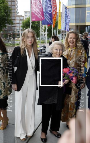 Amsterdam 1 juni 2023
Openingsavond van Holland festival in Amsterdam.
Aanwezig oa Prinses Beatrix Prinses Mabel en haar dochter Zaria.