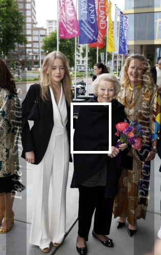 Amsterdam 1 juni 2023
Openingsavond van Holland festival in Amsterdam.
Aanwezig oa Prinses Beatrix Prinses Mabel en haar dochter Zaria.