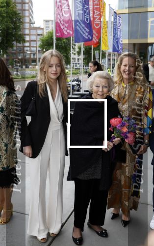Amsterdam 1 juni 2023
Openingsavond van Holland festival in Amsterdam.
Aanwezig oa Prinses Beatrix Prinses Mabel en haar dochter Zaria.
