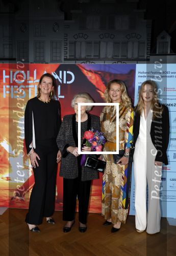 Amsterdam 1 juni 2023
Openingsavond van Holland festival in Amsterdam.
Aanwezig oa Prinses Beatrix Prinses Mabel en haar dochter Zaria.