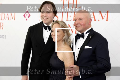 Amsterdam 10 juni 2023
Het 31e Amsterdam diner in AFAS Live tbv het Aidsfonds.
Prinses Margarita was uitgenodigd door een kennis . Prinses Mabel vangt haar op