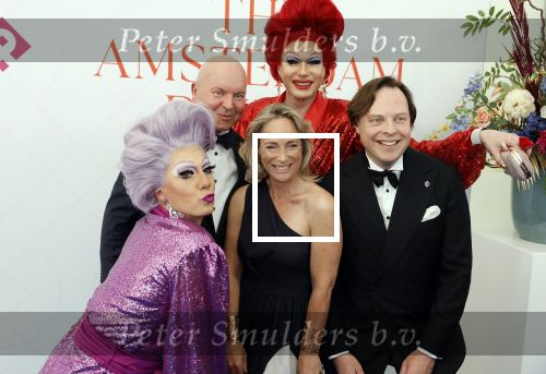 Amsterdam 10 juni 2023
Het 31e Amsterdam diner in AFAS Live tbv het Aidsfonds.
Prinses Margarita was uitgenodigd door een kennis . Prinses Mabel vangt haar op