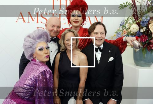 Amsterdam 10 juni 2023
Het 31e Amsterdam diner in AFAS Live tbv het Aidsfonds.
Prinses Margarita was uitgenodigd door een kennis . Prinses Mabel vangt haar op