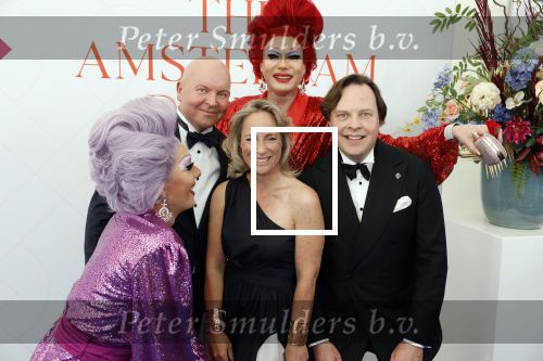 Amsterdam 10 juni 2023
Het 31e Amsterdam diner in AFAS Live tbv het Aidsfonds.
Prinses Margarita was uitgenodigd door een kennis . Prinses Mabel vangt haar op