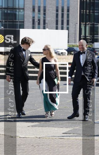 Amsterdam 10 juni 2023
Het 31e Amsterdam diner in AFAS Live tbv het Aidsfonds.
Prinses Margarita was uitgenodigd door een kennis . Prinses Mabel vangt haar op