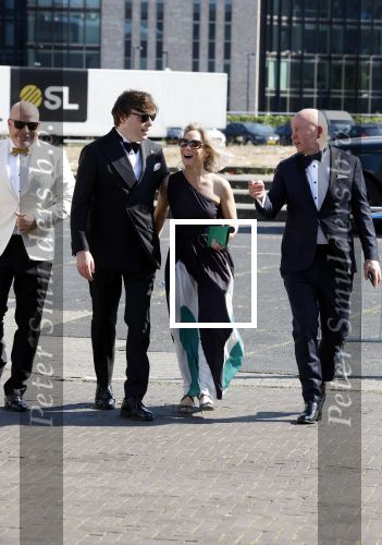 Amsterdam 10 juni 2023
Het 31e Amsterdam diner in AFAS Live tbv het Aidsfonds.
Prinses Margarita was uitgenodigd door een kennis . Prinses Mabel vangt haar op