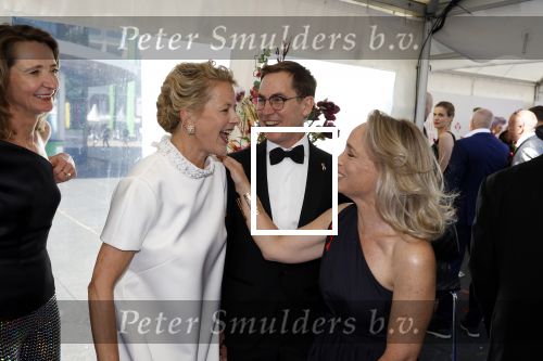 Amsterdam 10 juni 2023
Het 31e Amsterdam diner in AFAS Live tbv het Aidsfonds.
Prinses Margarita was uitgenodigd door een kennis . Prinses Mabel vangt haar op