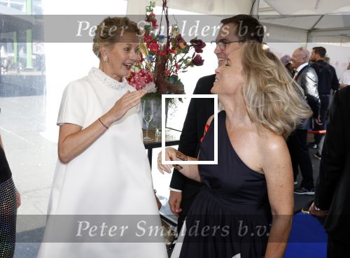 Amsterdam 10 juni 2023
Het 31e Amsterdam diner in AFAS Live tbv het Aidsfonds.
Prinses Margarita was uitgenodigd door een kennis . Prinses Mabel vangt haar op