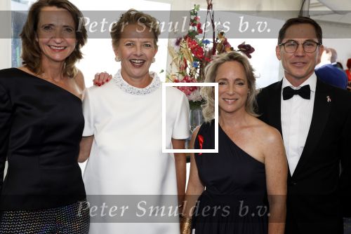 Amsterdam 10 juni 2023
Het 31e Amsterdam diner in AFAS Live tbv het Aidsfonds.
Prinses Margarita was uitgenodigd door een kennis . Prinses Mabel vangt haar op