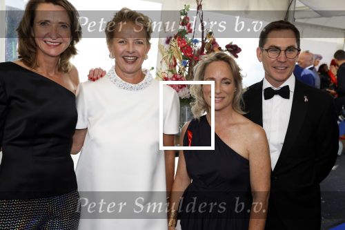 Amsterdam 10 juni 2023
Het 31e Amsterdam diner in AFAS Live tbv het Aidsfonds.
Prinses Margarita was uitgenodigd door een kennis . Prinses Mabel vangt haar op