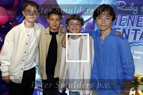 Amsterdam 24 juni 2023
Premiere TIENER MET TENTAKELS in Pathe Arena .
R.E.D. Boyband
