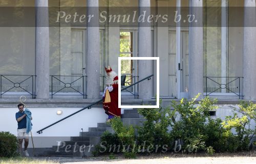 Soestdijk 15 juni 2023
Opnames van de grote sinterklaasfilm met oa Robert ten Brink Maxim Froger  Hans Klok Royce de Vries Martin v Waardenberg en Janny v d Heijden . Robert ten Brink als Sinterklaas