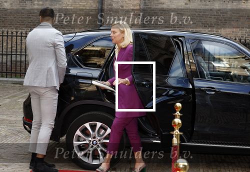 Den Haag 20 september 2022
Prinsjesdag 2022 in Den Haag . De troonrede wordt gedaan vanuit de koninklijke schouwburg .
Sigrid Kaag met haar man en beveiliging