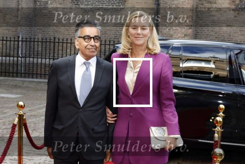 Den Haag 20 september 2022
Prinsjesdag 2022 in Den Haag . De troonrede wordt gedaan vanuit de koninklijke schouwburg .
Sigrid Kaag met haar man en beveiliging