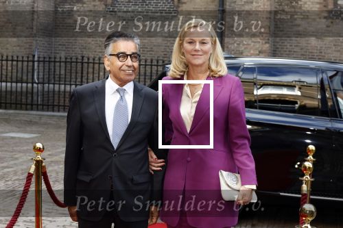 Den Haag 20 september 2022
Prinsjesdag 2022 in Den Haag . De troonrede wordt gedaan vanuit de koninklijke schouwburg .
Sigrid Kaag met haar man en beveiliging