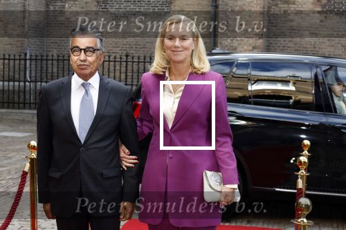 Den Haag 20 september 2022
Prinsjesdag 2022 in Den Haag . De troonrede wordt gedaan vanuit de koninklijke schouwburg .
Sigrid Kaag met haar man en beveiliging