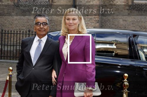 Den Haag 20 september 2022
Prinsjesdag 2022 in Den Haag . De troonrede wordt gedaan vanuit de koninklijke schouwburg .
Sigrid Kaag met haar man en beveiliging