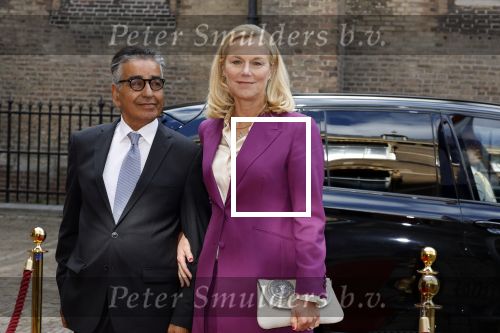 Den Haag 20 september 2022
Prinsjesdag 2022 in Den Haag . De troonrede wordt gedaan vanuit de koninklijke schouwburg .
Sigrid Kaag met haar man en beveiliging