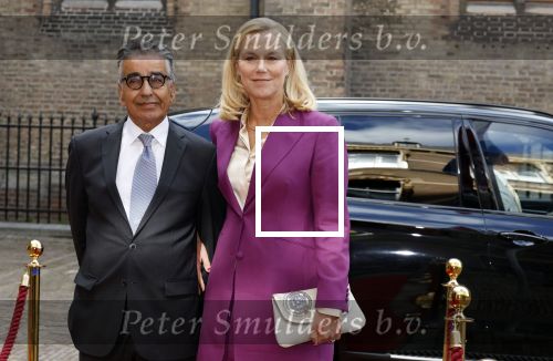 Den Haag 20 september 2022
Prinsjesdag 2022 in Den Haag . De troonrede wordt gedaan vanuit de koninklijke schouwburg .
Sigrid Kaag met haar man en beveiliging