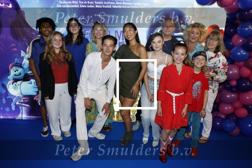 Amsterdam 24 juni 2023
Premiere TIENER MET TENTAKELS in Pathe Arena .
Deel van de stemmencast, Valentijn Ave, Yannick Jozefzoon, Tina de Bruin, Carolien Spoor, Roosmarijn Wind, Erik van Muiswinkel, Karin Bloemen