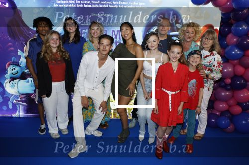 Amsterdam 24 juni 2023
Premiere TIENER MET TENTAKELS in Pathe Arena .
Deel van de stemmencast, Valentijn Ave, Yannick Jozefzoon, Tina de Bruin, Carolien Spoor, Roosmarijn Wind, Erik van Muiswinkel, Karin Bloemen